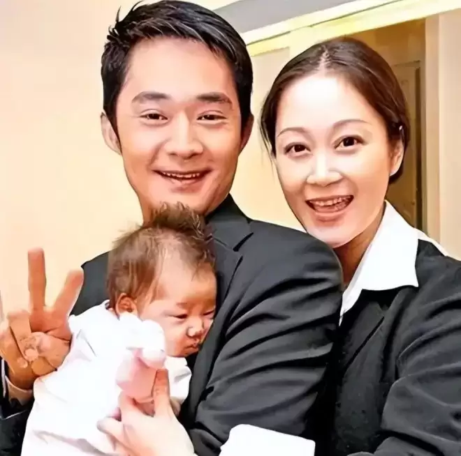 丈夫出轨8次,被闺蜜蒋勤勤背叛,43岁抑郁烧炭自尽
