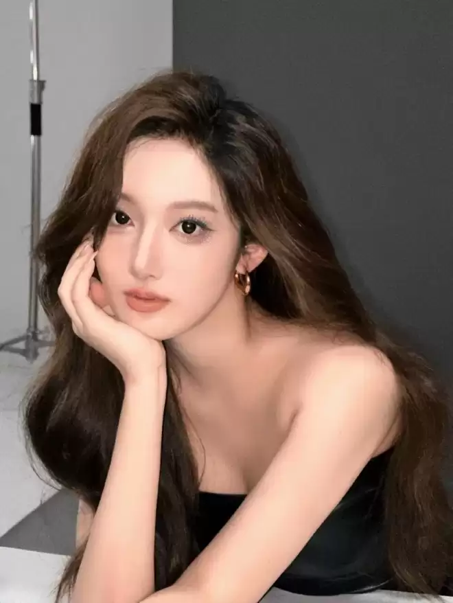 她凭一己之力，把吴某凡送进监狱，没想到如今也栽了