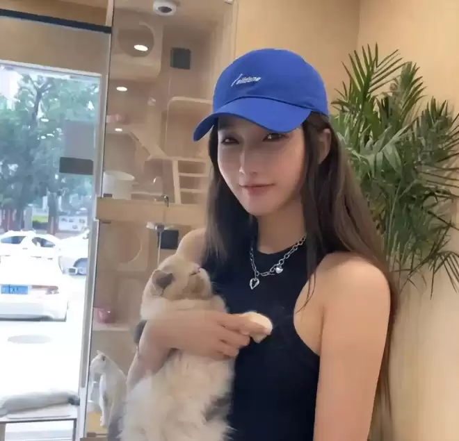 她凭一己之力，把吴某凡送进监狱，没想到如今也栽了