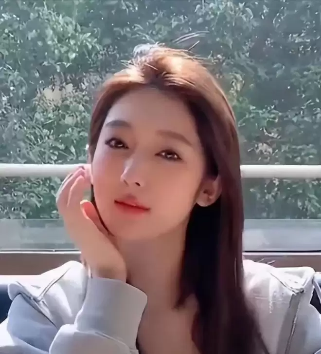 她凭一己之力，把吴某凡送进监狱，没想到如今也栽了