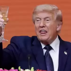 特朗普在北京最后一天兴致很高，早上六点起床后一顿猛夸