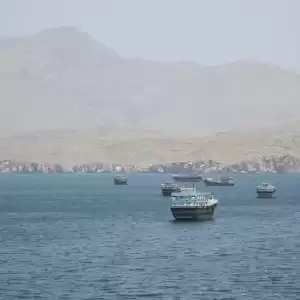 伊朗计划彻底封锁荷莫兹海峡并启动曼德海峡“战线”