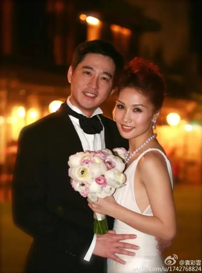 香港知名女星富豪老公罕见露面,女儿复制妈妈美貌