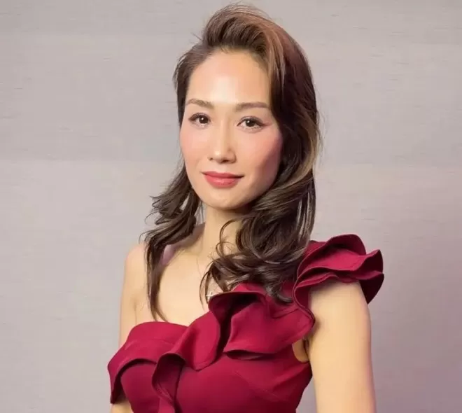 香港知名女星富豪老公罕见露面,女儿复制妈妈美貌