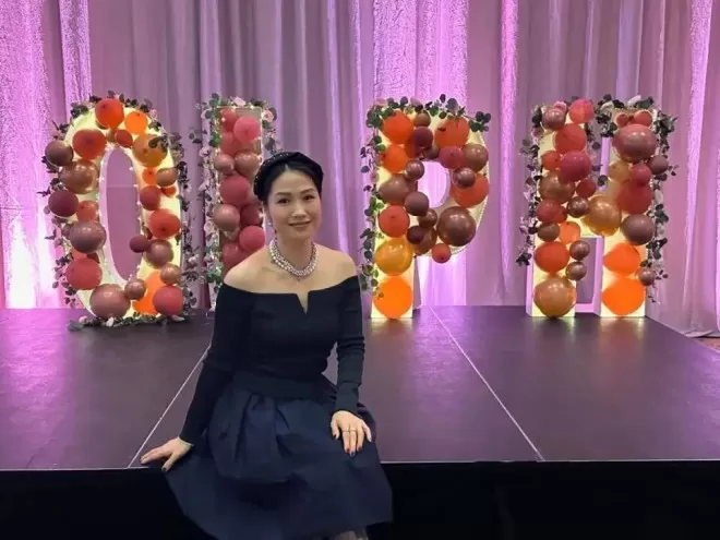 香港知名女星富豪老公罕见露面,女儿复制妈妈美貌