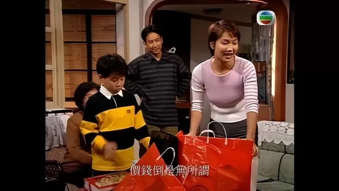 香港知名女星富豪老公罕见露面,女儿复制妈妈美貌