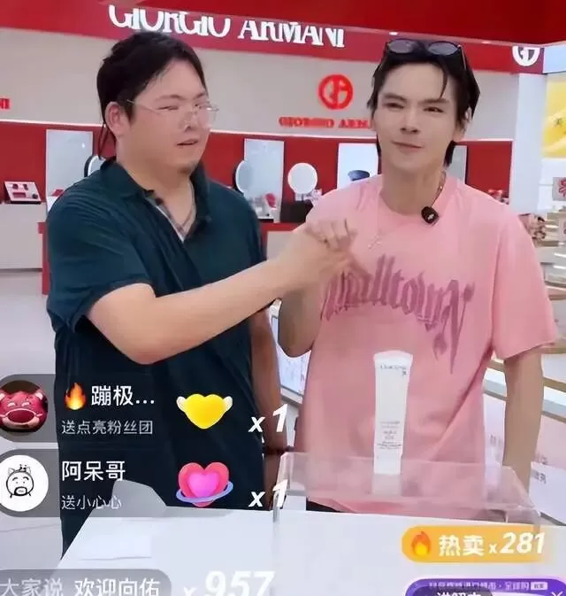 向佐向佑首次合体直播,向太空降直播间成“榜一”