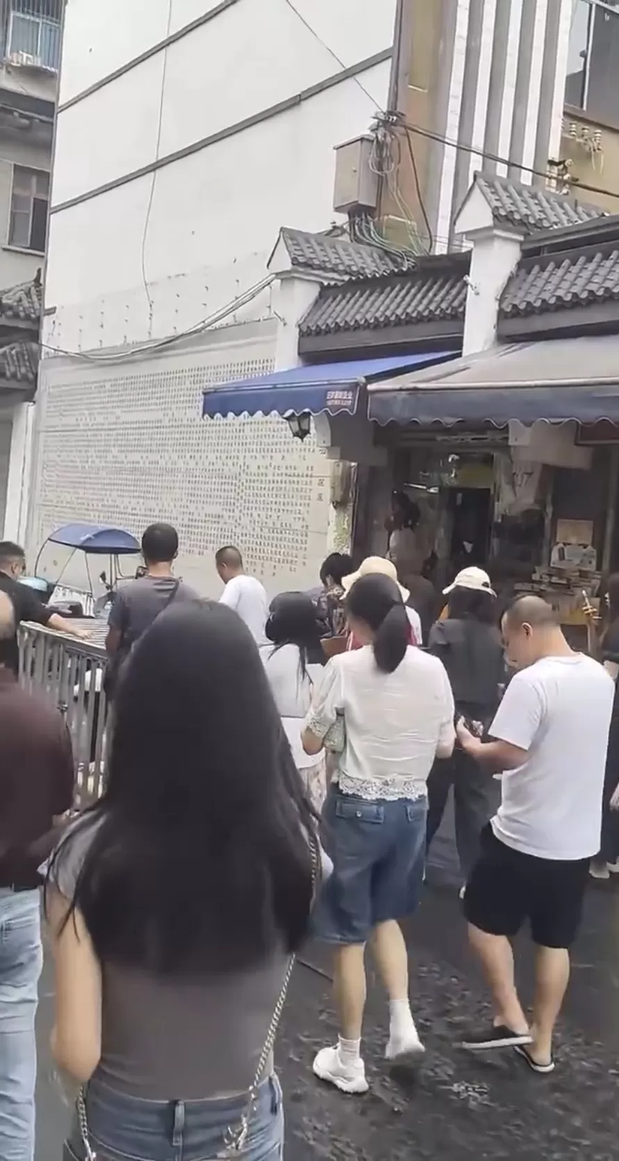湖南两女遭“浸猪笼”游街  警称博流量拘涉事人员