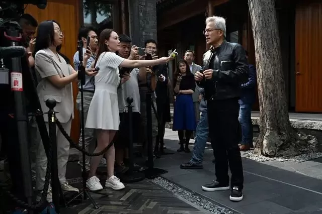 封锁失败？中国芯片出口暴增110%