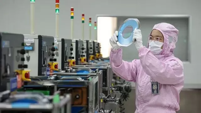 封锁失败？中国芯片出口暴增110%