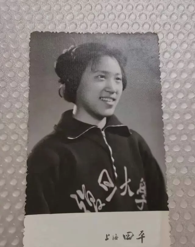 曝央视主持人董卿母亲去世！患癌七年....