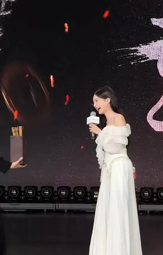 娜扎李一桐宋祖儿纷纷“抛弃”艺名，在这场年度发布会重做“自我介绍”