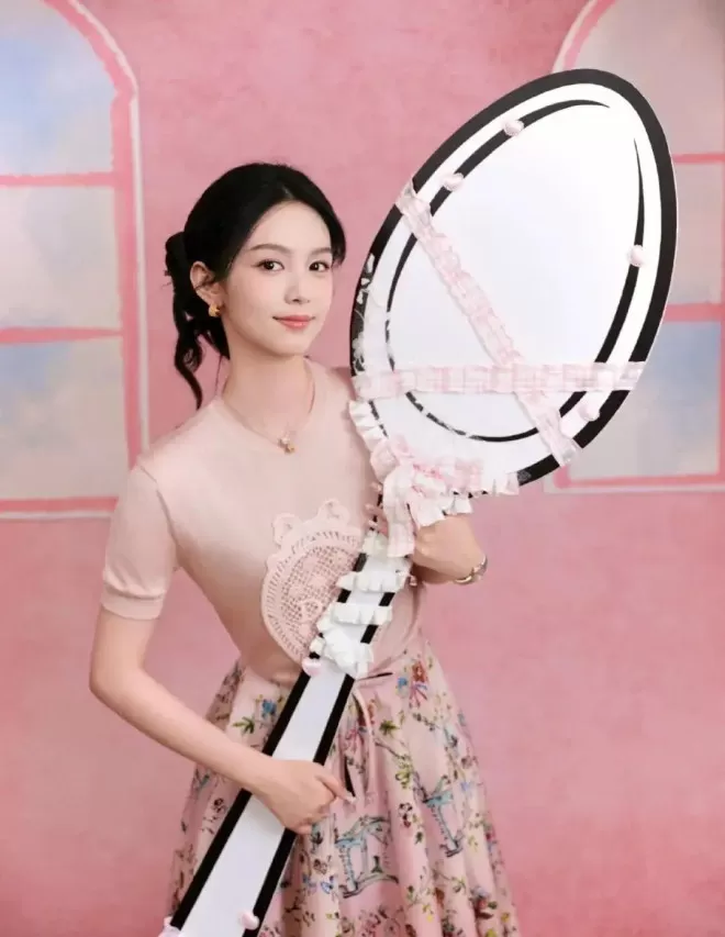 娜扎李一桐宋祖儿纷纷“抛弃”艺名，在这场年度发布会重做“自我介绍”