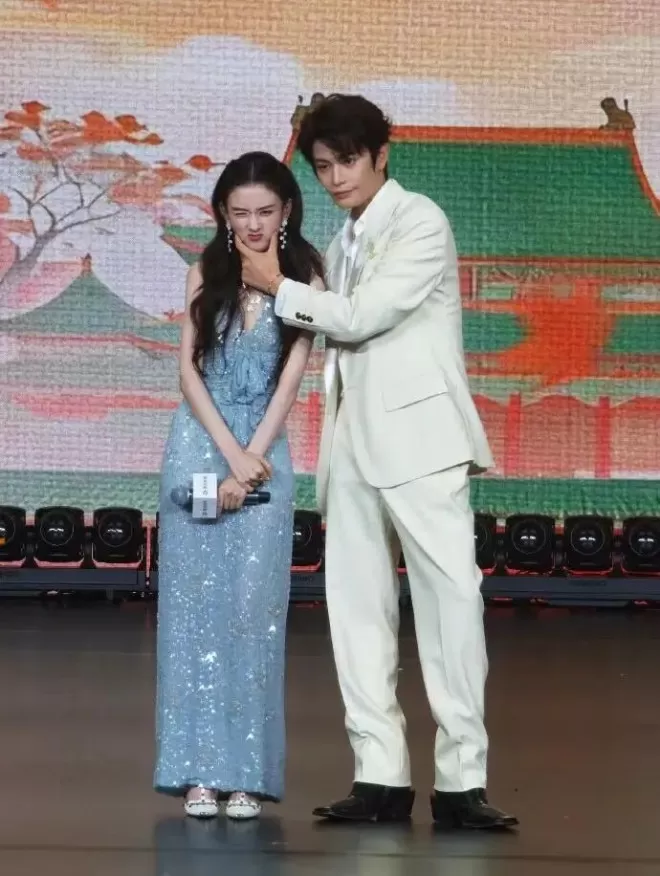 娜扎李一桐宋祖儿纷纷“抛弃”艺名，在这场年度发布会重做“自我介绍”