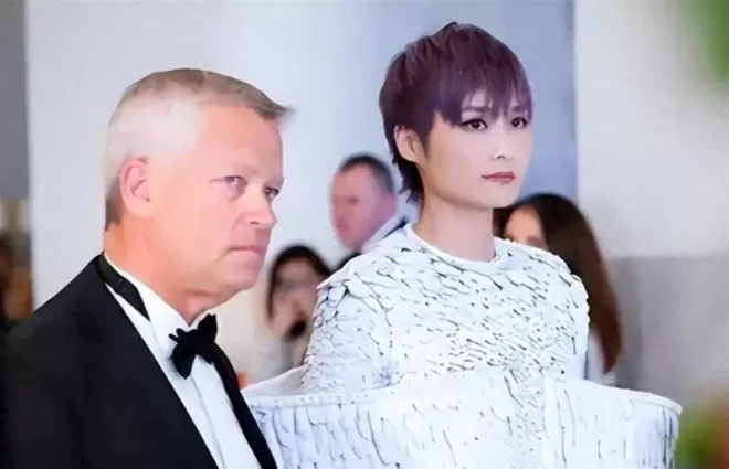 嫁法国老头真相大白后，41岁李宇春近况曝出