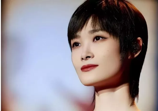 嫁法国老头真相大白后，41岁李宇春近况曝出