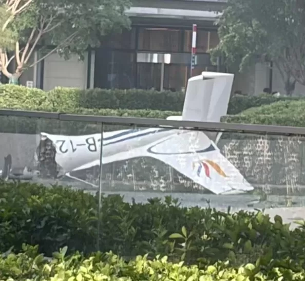 中国尊｜小型飞机撞北京中信大厦 员工紧急疏散