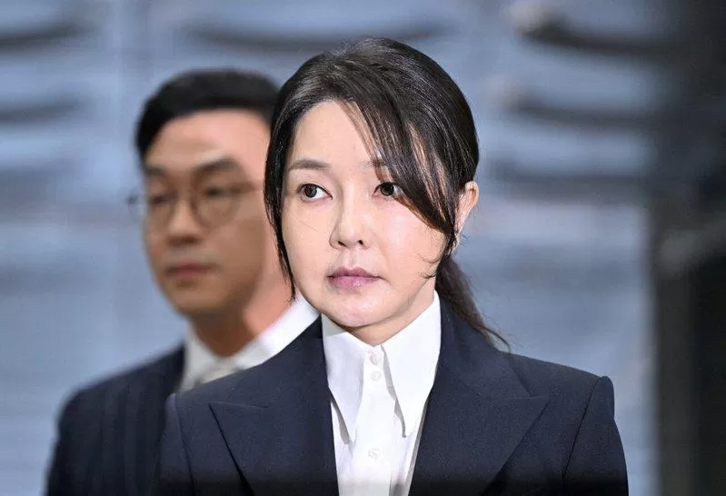 南韩前第一夫人金建希涉收贿关说 “一审判刑7年”没收珠宝与迪奥包