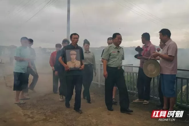 时隔73年，93岁的妻子与20岁的丈夫终于“相见”