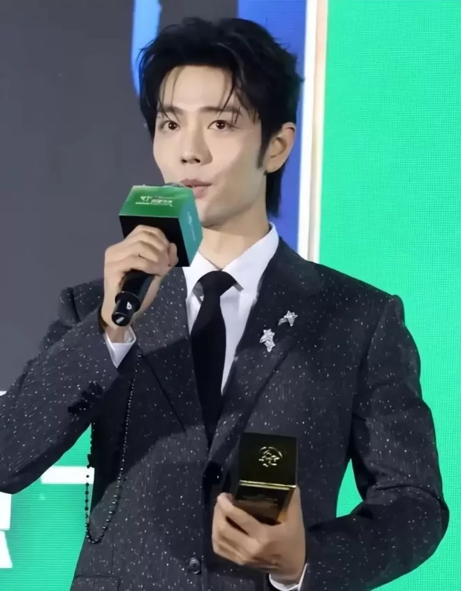 白玉兰晚宴残酷名利场：杨幂、杨紫让C位