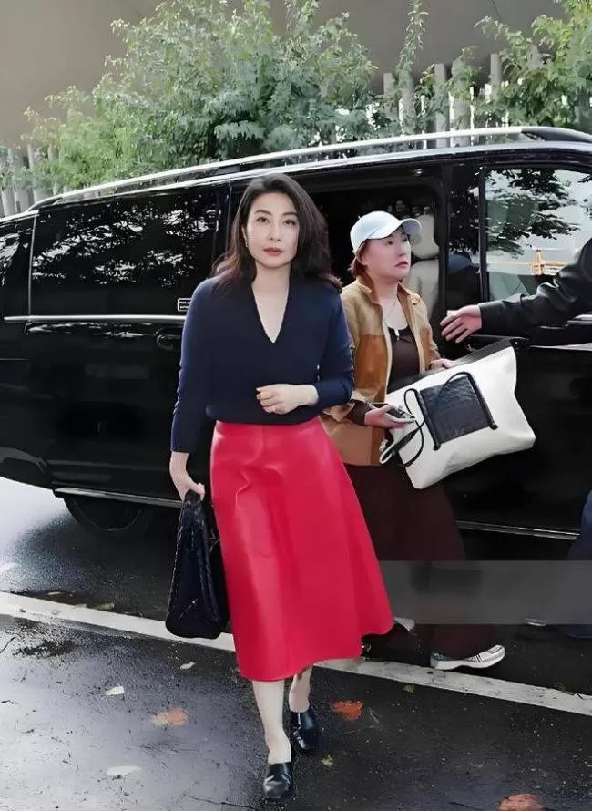 郭晶晶米兰时装周美得不敢认