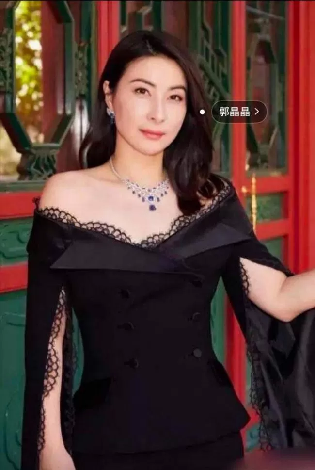 郭晶晶米兰时装周美得不敢认