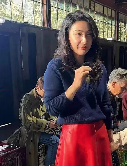 郭晶晶米兰时装周美得不敢认