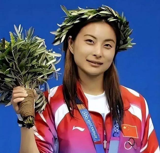 郭晶晶米兰时装周美得不敢认