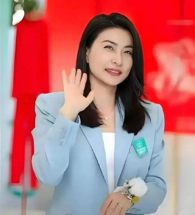 郭晶晶米兰时装周美得不敢认