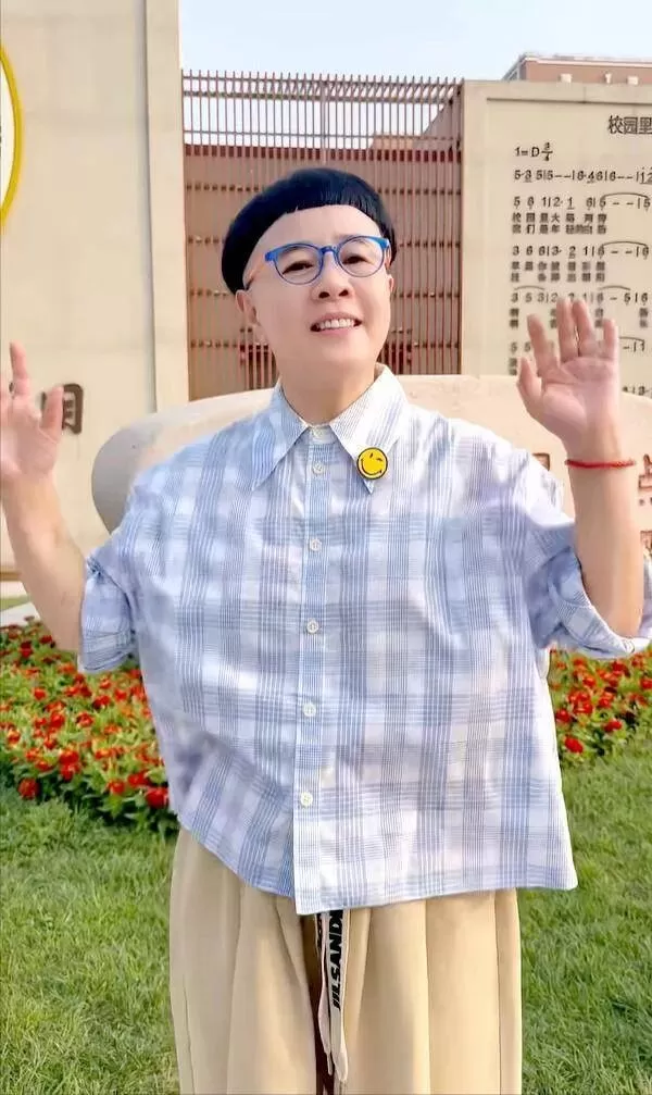 60岁"金龟子"刘纯燕:被王宁宠成中年少女,我是最面嫩姥姥