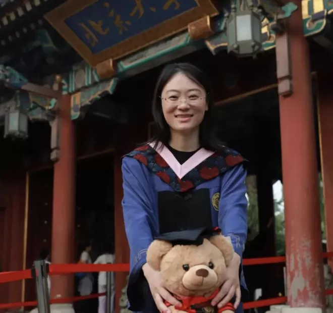 北大女硕士：辞职了，在新疆摆摊