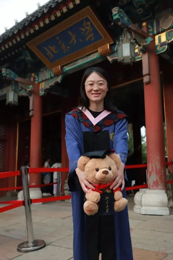 北大女硕士：辞职了，在新疆摆摊