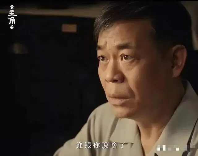 谢霆锋演唱会,王菲带头倚在某男士肩上,举止亲密