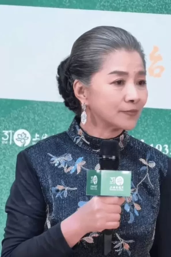 倪萍回应迟蓬获白玉兰最佳女配角:真是想哭,也想笑