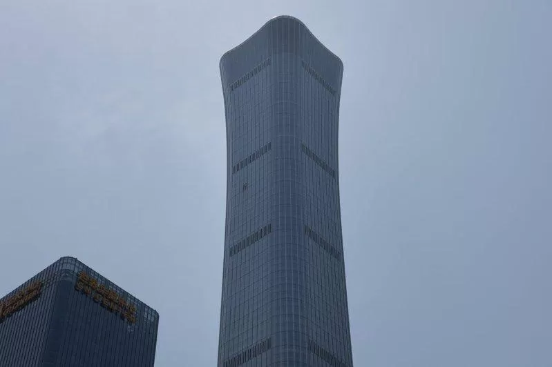 轻航机撞北京大楼“中国尊”前航迹中断 可能原因曝光
