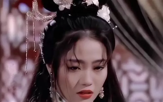 陪玩陪睡只是皮毛!继手伸进裤子后,又一女星自曝,50多都不放过