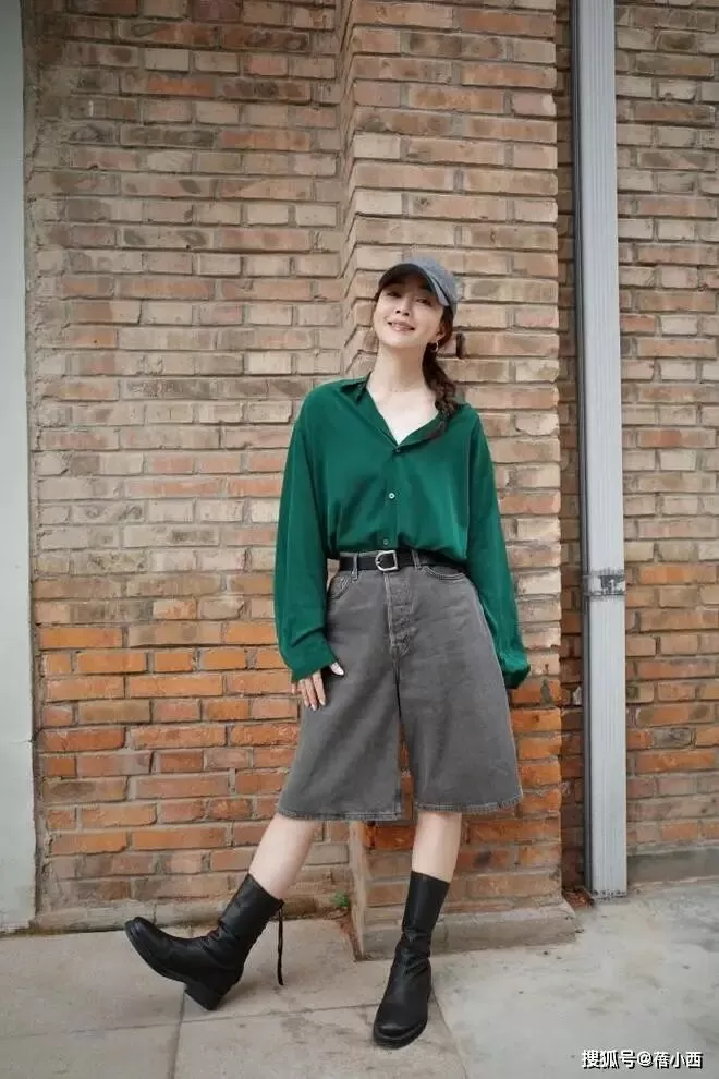 被殷桃的“饱满”身材惊艳了，一袭深V裙秀出曲线感，气质好撩人