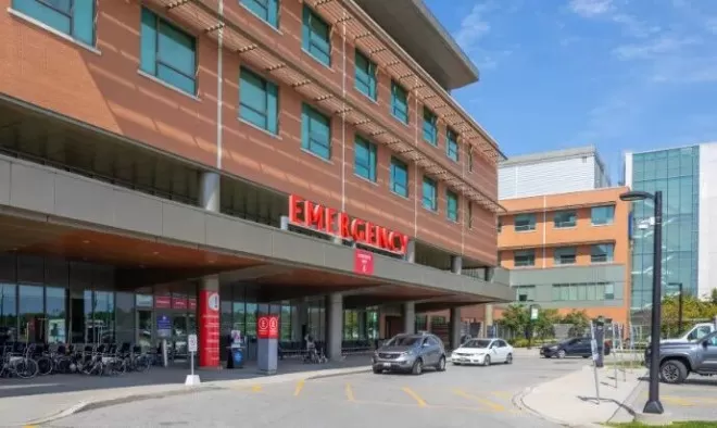 加拿大急诊为何越等越久?150万人苦等,真正原因:病床被“堵死”了!