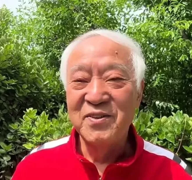 76岁牛群现状令人唏嘘：独居靠退休金度日