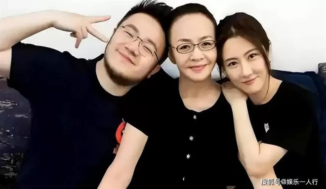 英达晚年孤寂！长子不认，幼子售球杆，亲手断送父子情，令人唏嘘