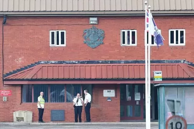 29岁女狱警与杀人犯发生关系，铁窗恋发展为情侣