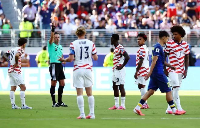 2-0！10人美国战胜波黑 将迎战“欧洲红魔”