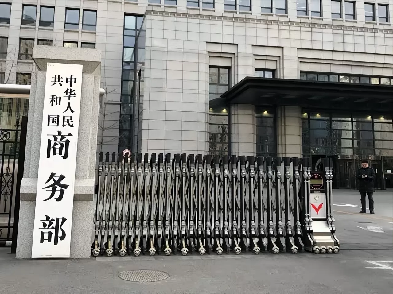 中国先发制人，加拿大蠢蠢欲动已被警告，不许任何人帮日本出头