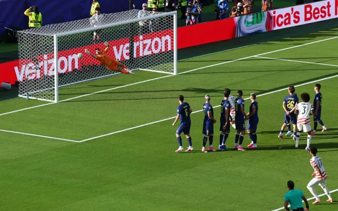2-0！10人美国战胜波黑 将迎战“欧洲红魔”