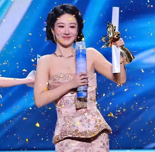 原来他就是杨紫背后的男人，身家上亿是娱乐老总