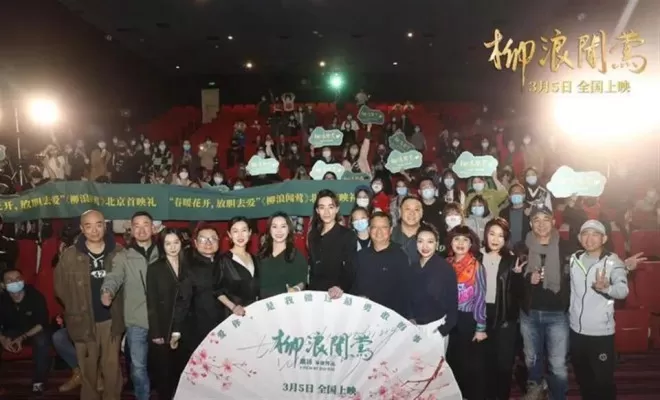 她是大家熟悉的演员，不拍戏在法国洗碗谋生