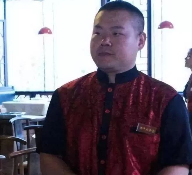 身家过亿的岳云鹏,为五个姐姐买房,为何不帮无业的弟弟