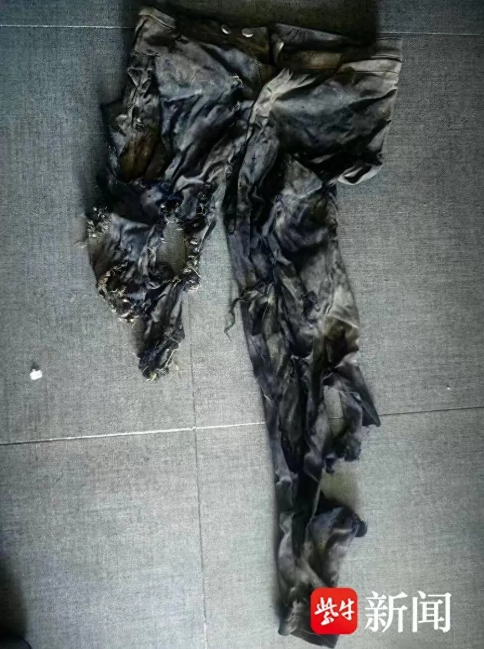 失联8天，在新疆遭泥石流卷走的苏州母子已被找到，均不幸遇难：母亲遗体在下游水库中被找到，约20分钟后，孩子的遗体也被找到