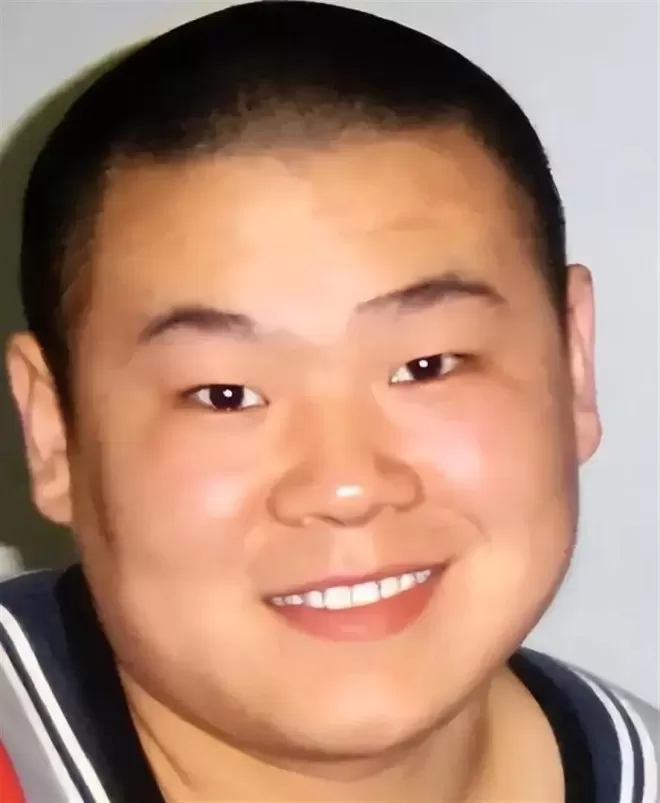 身家过亿的岳云鹏,为五个姐姐买房,为何不帮无业的弟弟