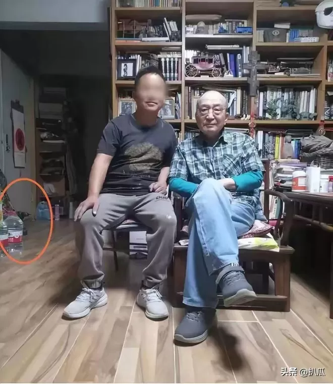 李保田晚年现状曝光，住处杂乱喝10元桶水